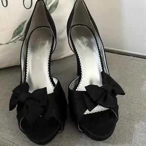 Michaelangelo  black heels size 9.5